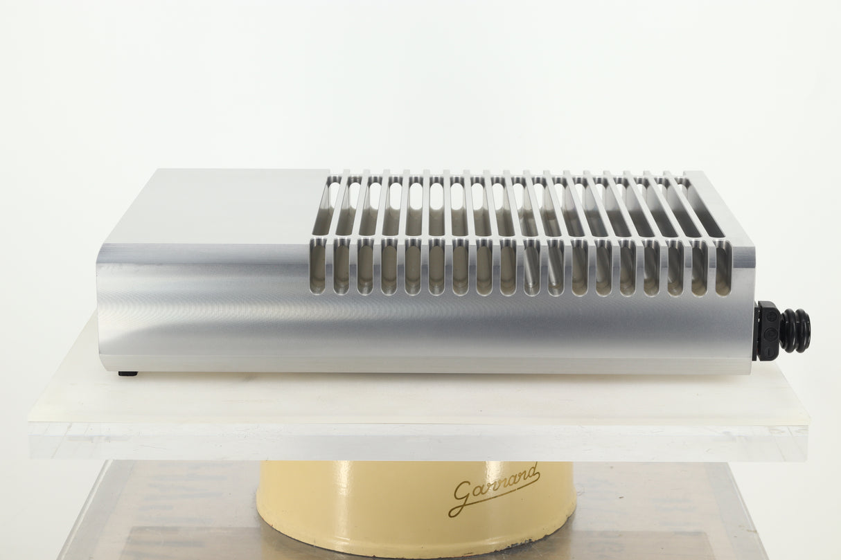 Ayre KX-R Pre Amplifier - Silver / MX-R Monoblock Power Amplifier Pair - Silver