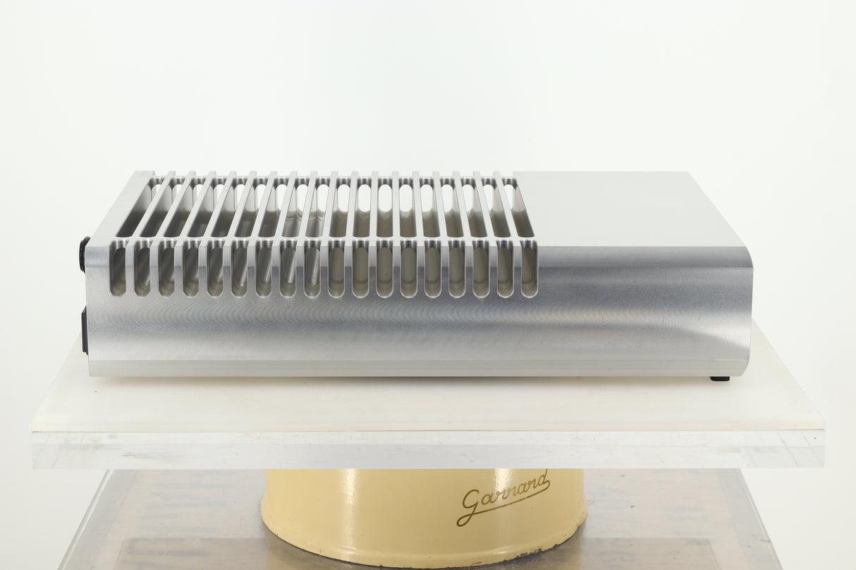 Ayre KX-R Pre Amplifier - Silver / MX-R Monoblock Power Amplifier Pair - Silver