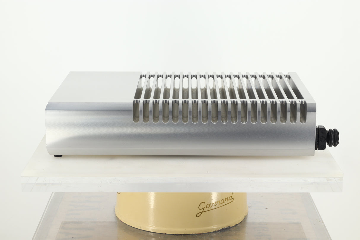 Ayre KX-R Pre Amplifier - Silver / MX-R Monoblock Power Amplifier Pair - Silver