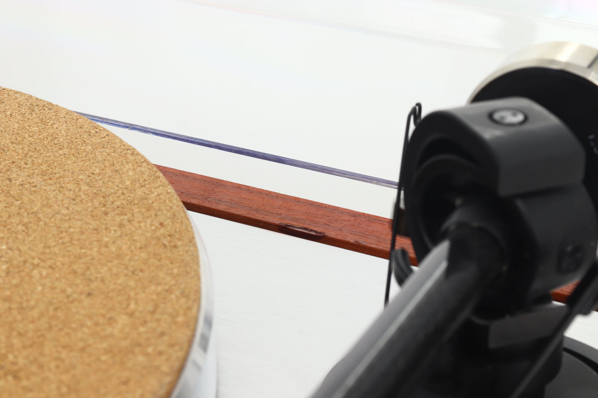Pro-Ject The Classic Turntable - Rosenut / Ortofon Quintet Red MC Cartridge