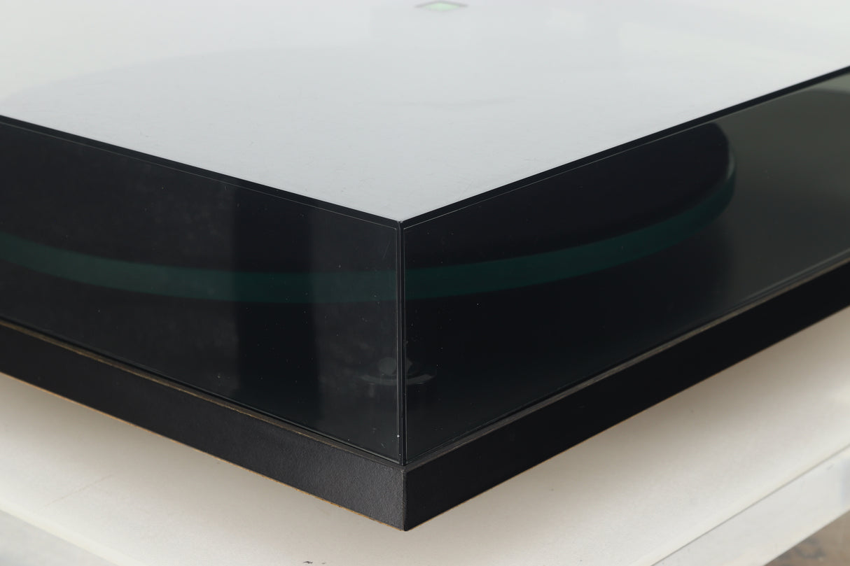 Rega Planar 2 Turntable / Ortofon 2M Red Cartridge