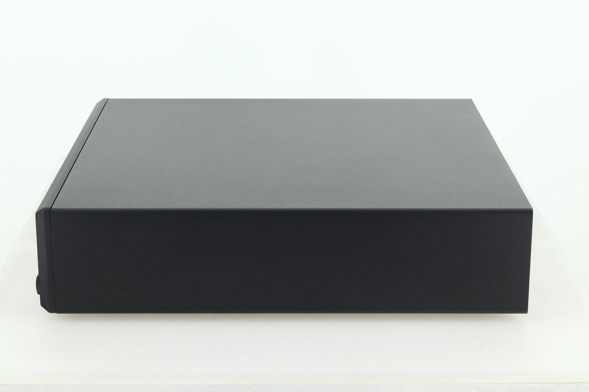 Linn LP12 Turntable - Black / Lingo 2 Power Supply