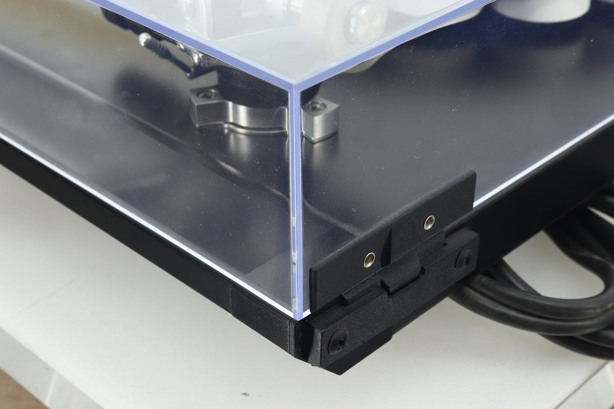 Rega P7 Turntable - Black / Dynavector 10X5 Cartridge