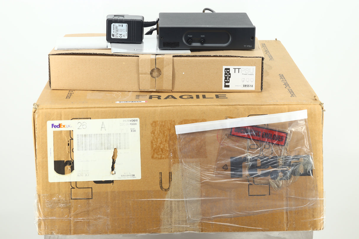 Rega P7 Turntable - Black / Dynavector 10X5 Cartridge