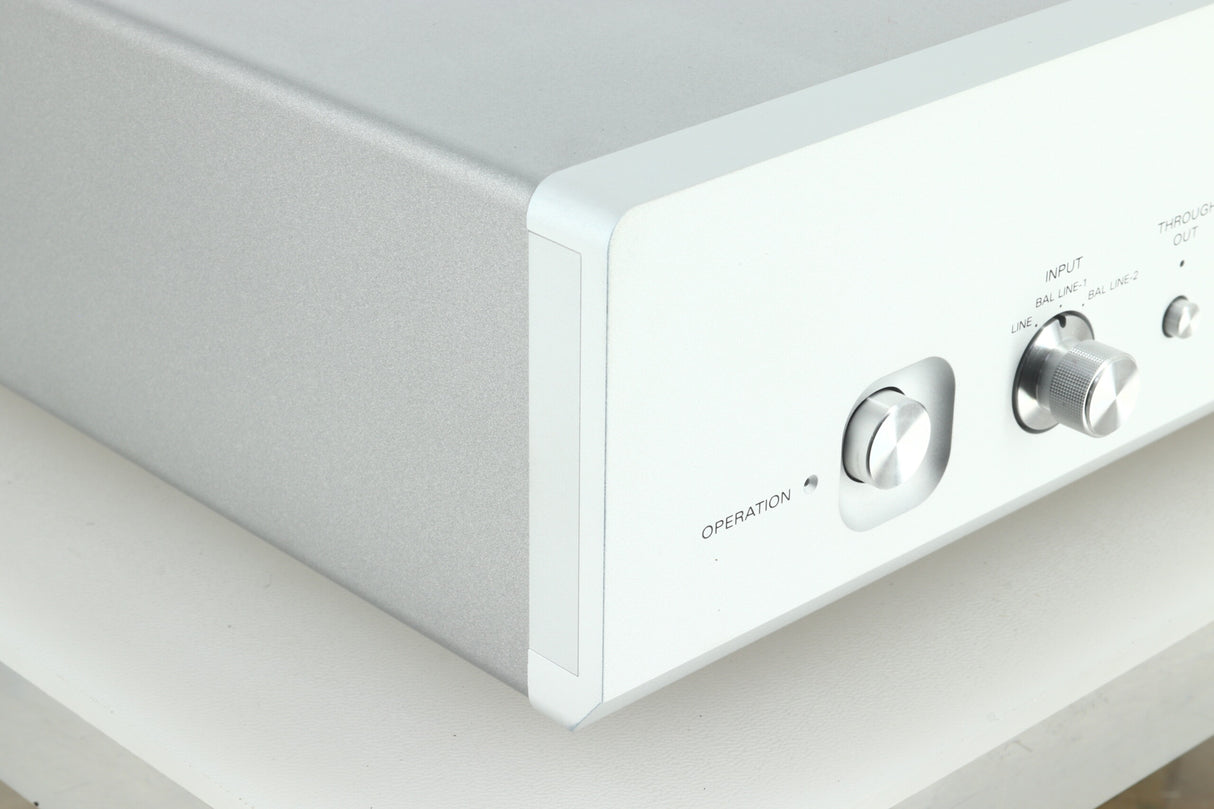 Luxman P750u Headphone Amplifier - Silver