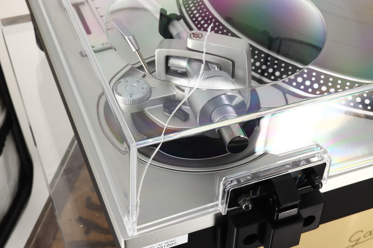Technics SL-1200GR2 Turntable / Ortofon 2MR Black Cartridge