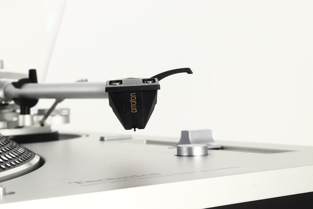 Technics SL-1200GR2 Turntable / Ortofon 2MR Black Cartridge