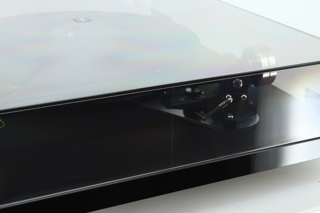 Rega Planar 6 Turntable / Ania MC Cartridge - Black