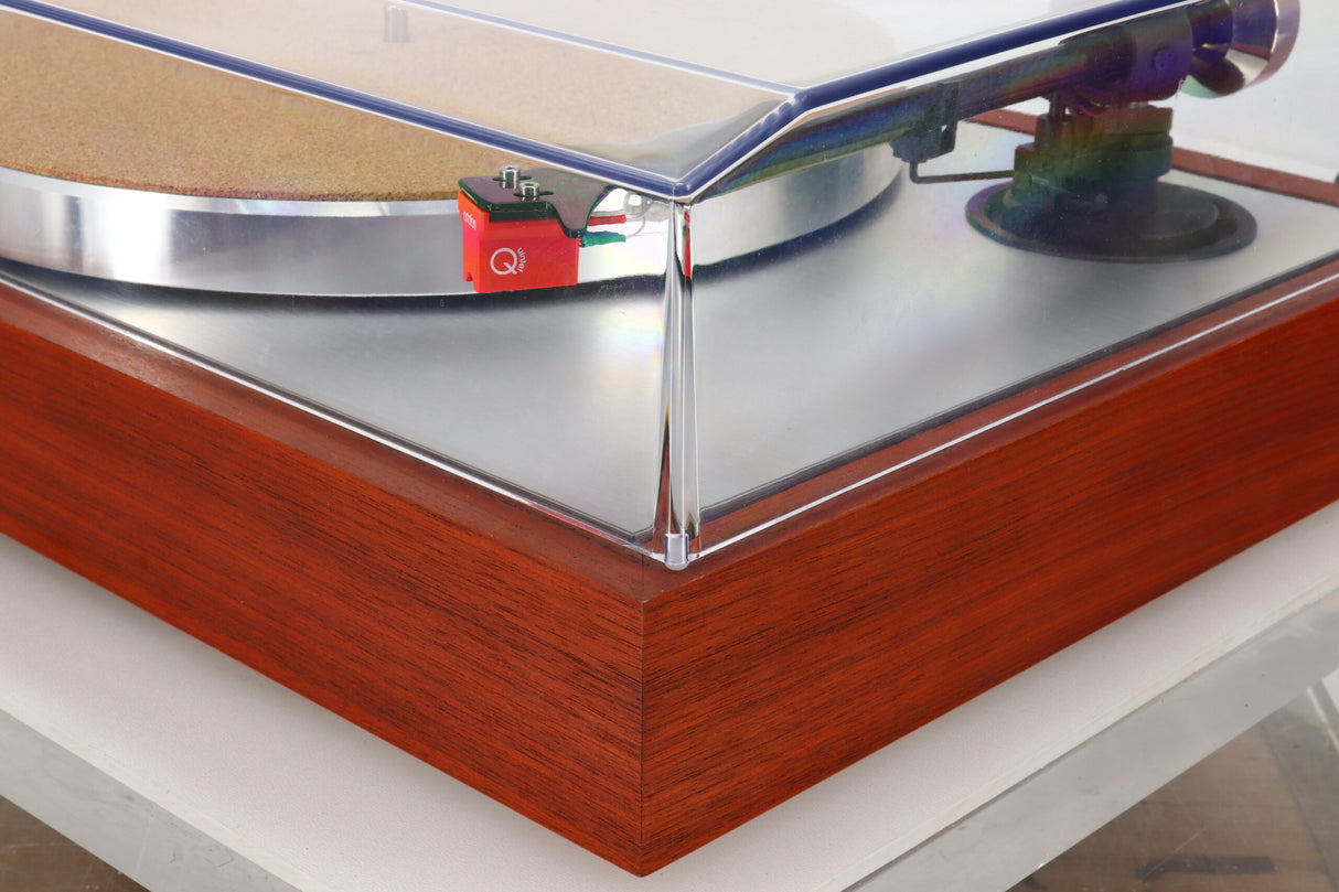 Pro-Ject The Classic Turntable - Rosenut / Ortofon Quintet Red MC Cartridge