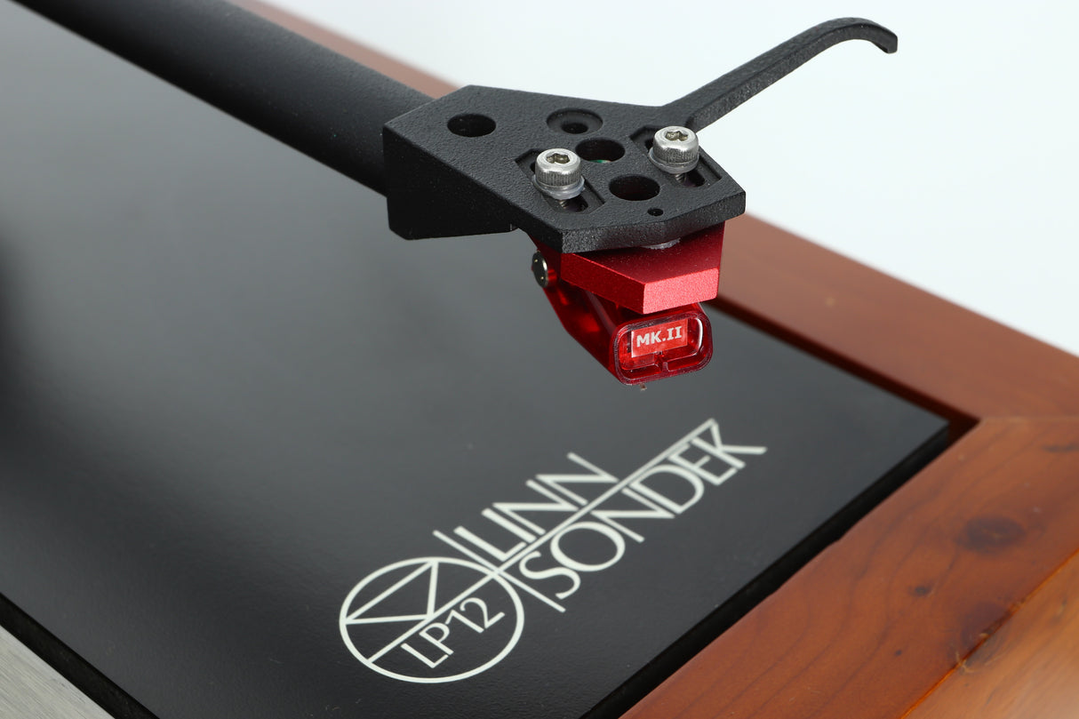 Linn LP12 Turntable / Lingo / Trampolin Base / Akito Tonearm / Dynavector 10X5 Cartridge
