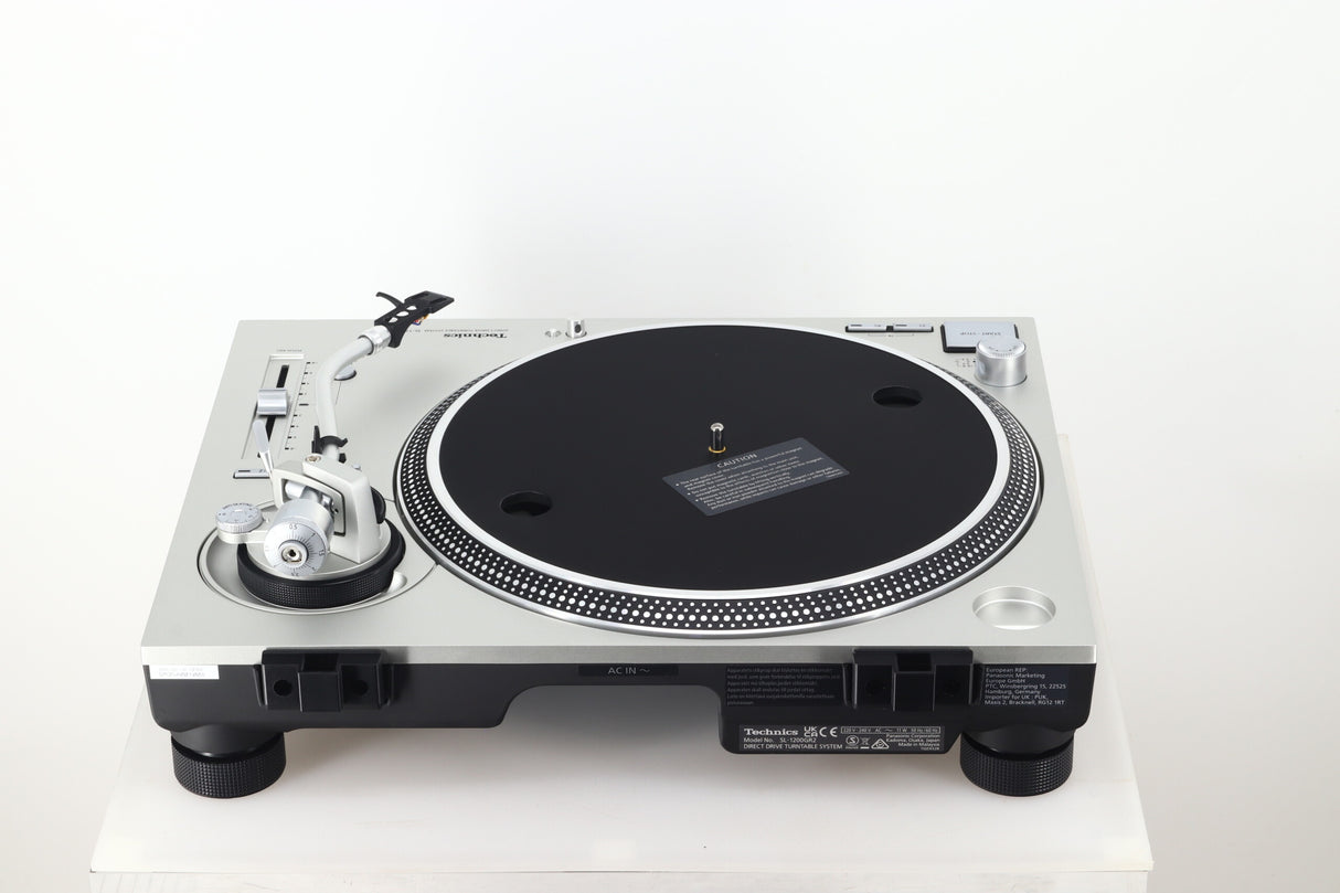 Technics SL-1200GR2 Turntable / Ortofon 2MR Black Cartridge