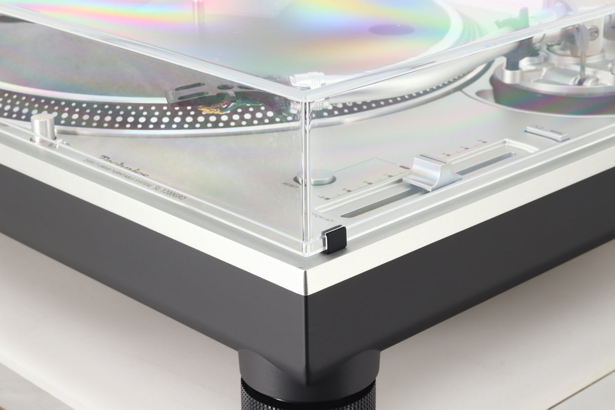 Technics SL-1200GR2 Turntable / Ortofon 2MR Black Cartridge