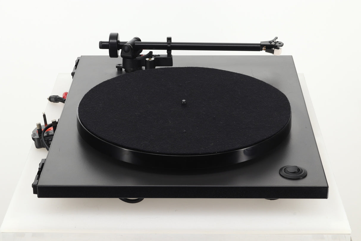 NAD C556 Turntable - Grey