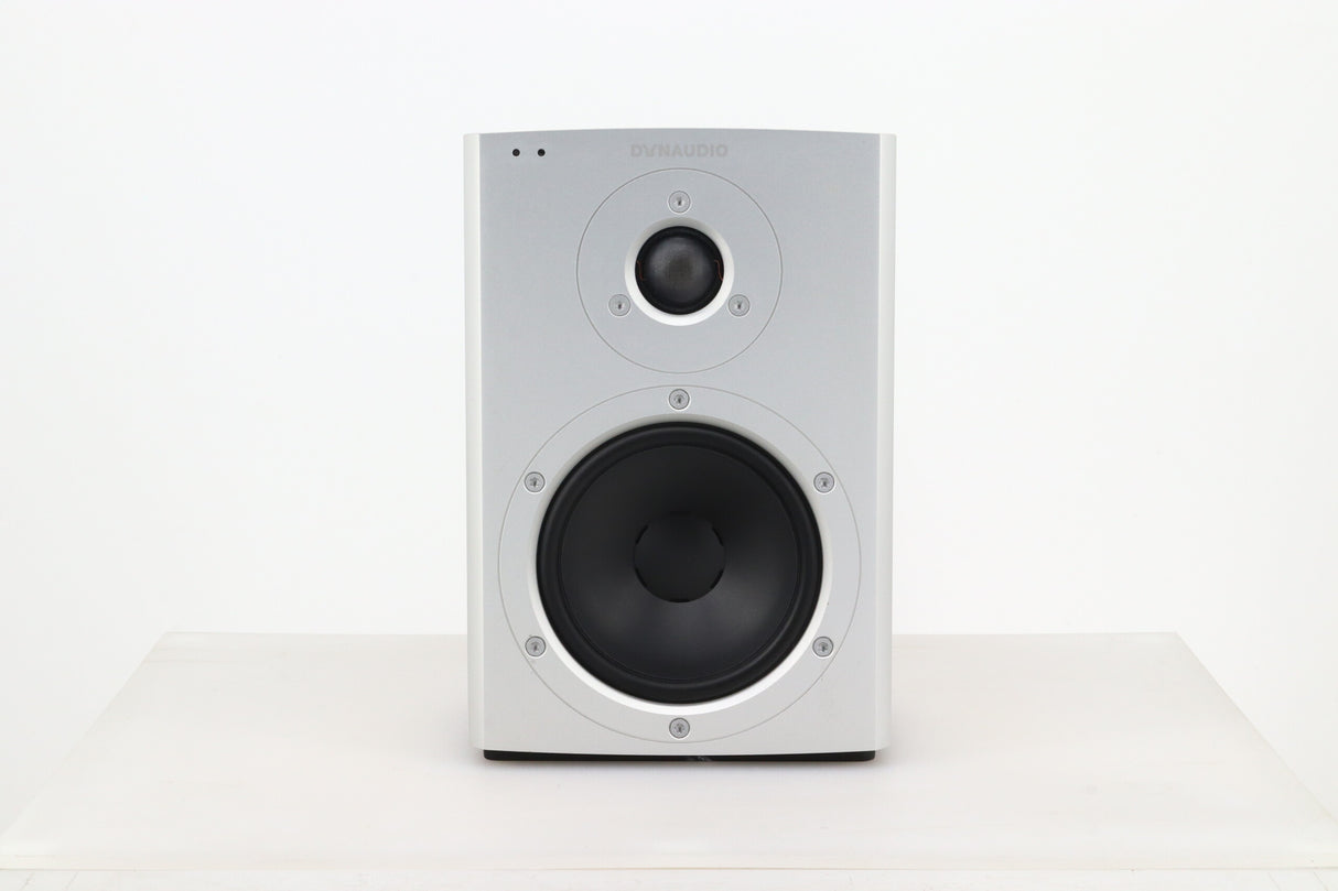 Dynaudio XEO 2 Active Standmount Speakers Inc. Hub - White