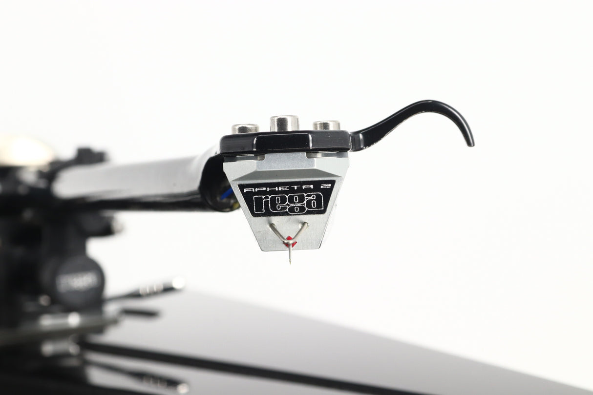 Rega RP8 Turntable / Apheta 2 Cartridge - Black