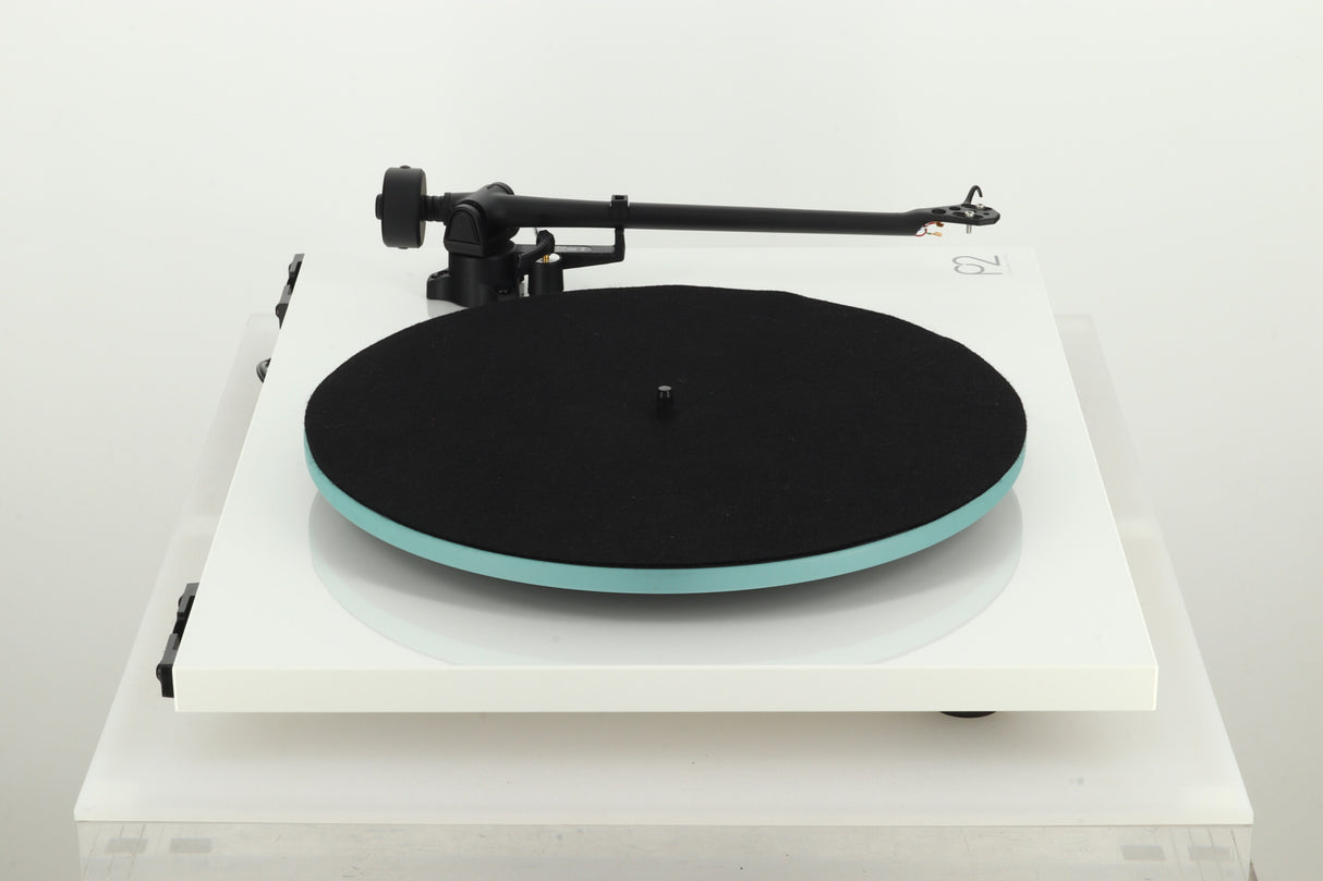 Rega Planar 2 Turntable - White