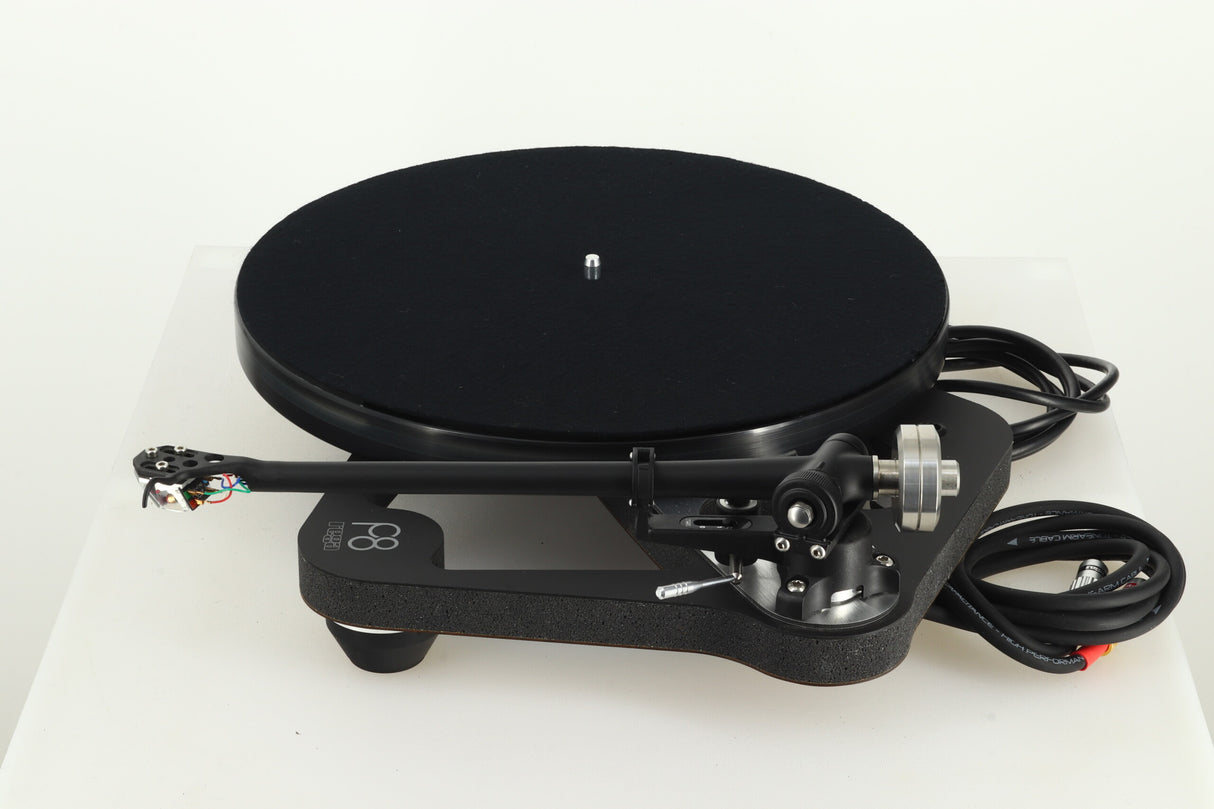 Rega Planar 8 Turntable / Apheta 2 Cartridge