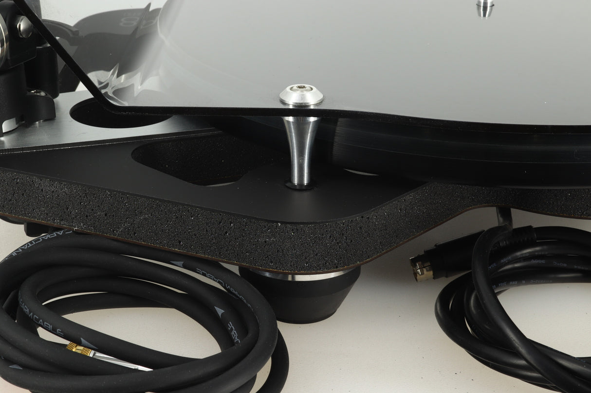 Rega Planar 8 Turntable / Apheta 2 Cartridge