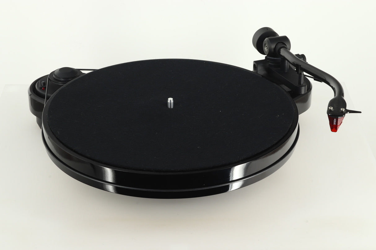 Pro-Ject RPM1 Carbon DC Turntable - Piano Black