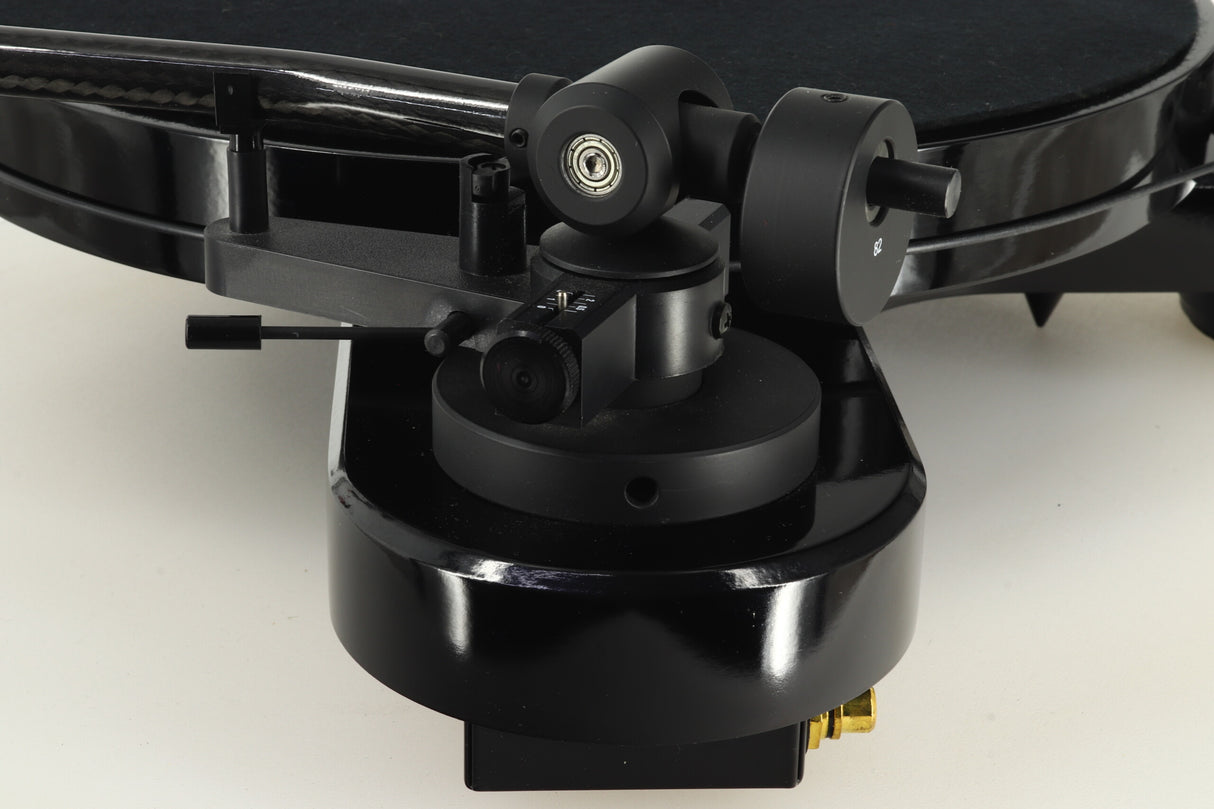 Pro-Ject RPM1 Carbon DC Turntable - Piano Black