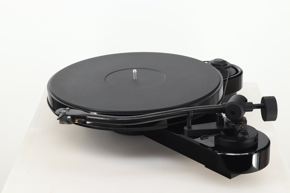 Pro-Ject RPM 3 Carbon Turntable - Black / Ortofon 2M Silver Cartridge