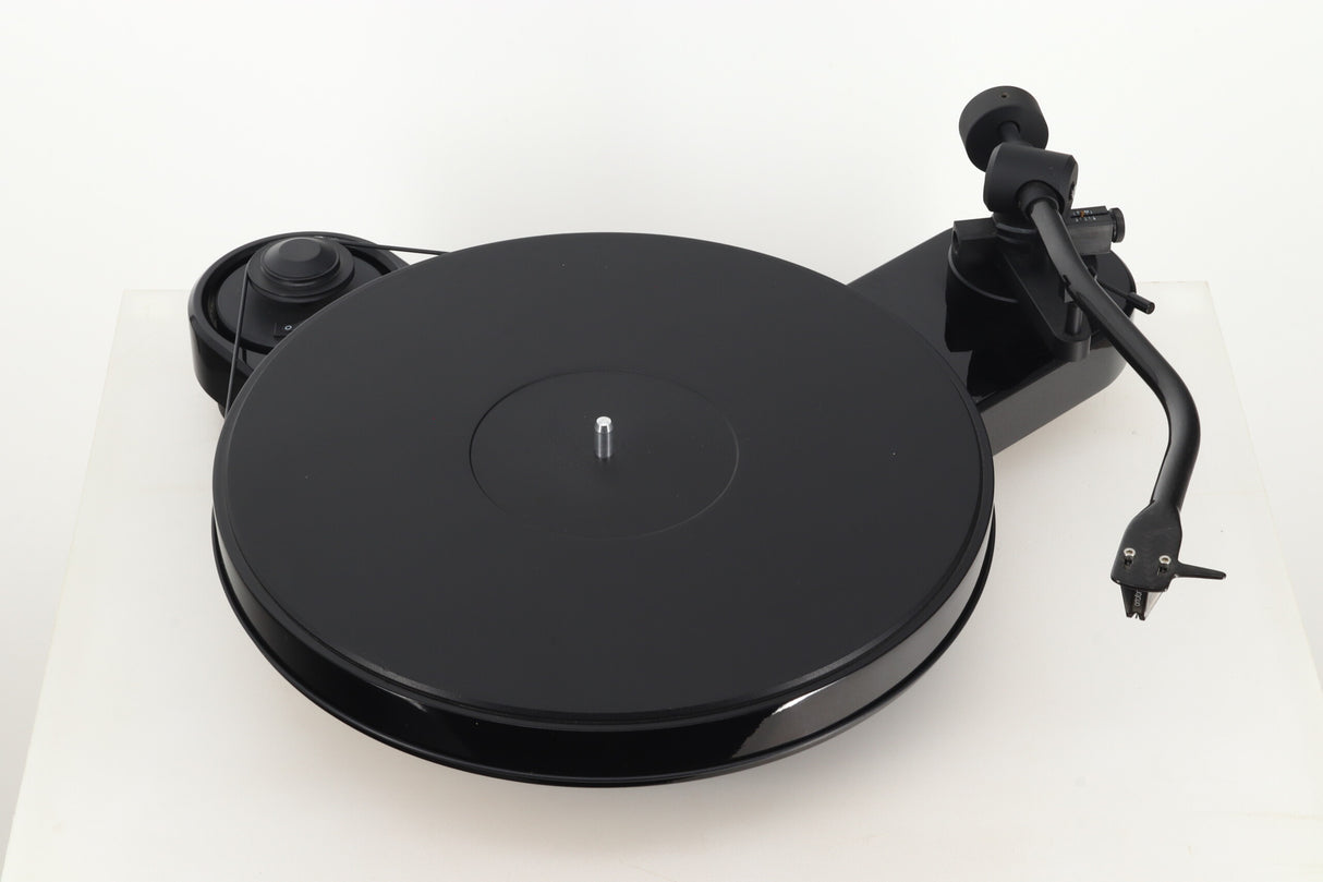 Pro-Ject RPM 3 Carbon Turntable - Black / Ortofon 2M Silver Cartridge