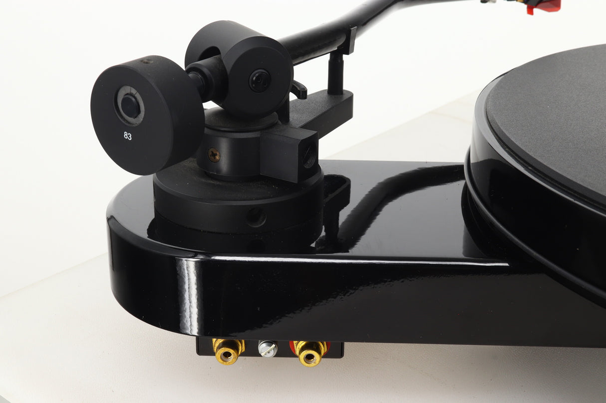 Pro-Ject RPM 3 Carbon Turntable - Black / Ortofon 2M Silver Cartridge