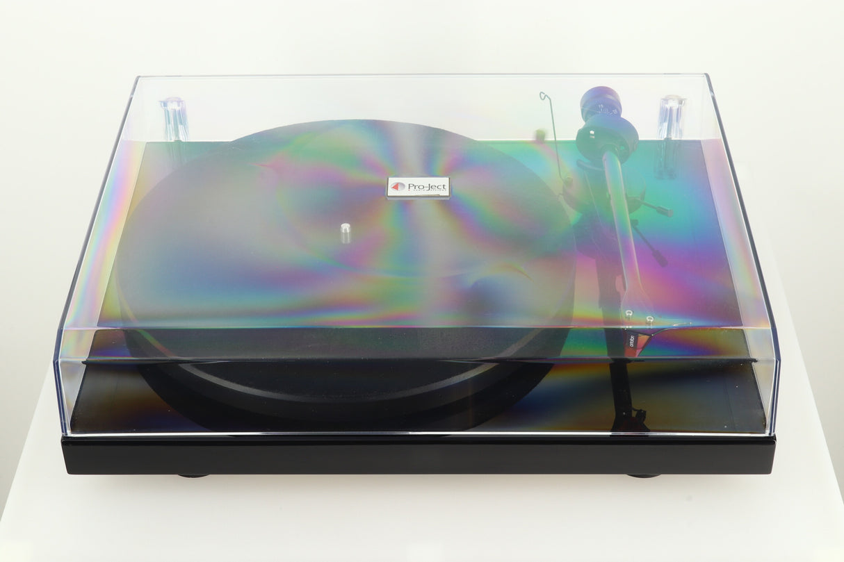 Pro-Ject Debut Carbon DC Turntable - Piano Black / Ortofon 2M Red Cartridge