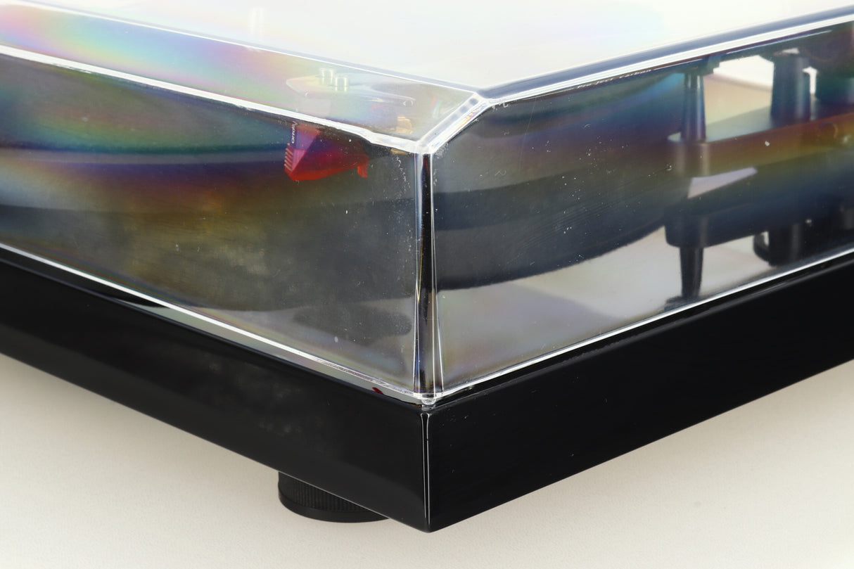Pro-Ject Debut Carbon DC Turntable - Piano Black / Ortofon 2M Red Cartridge