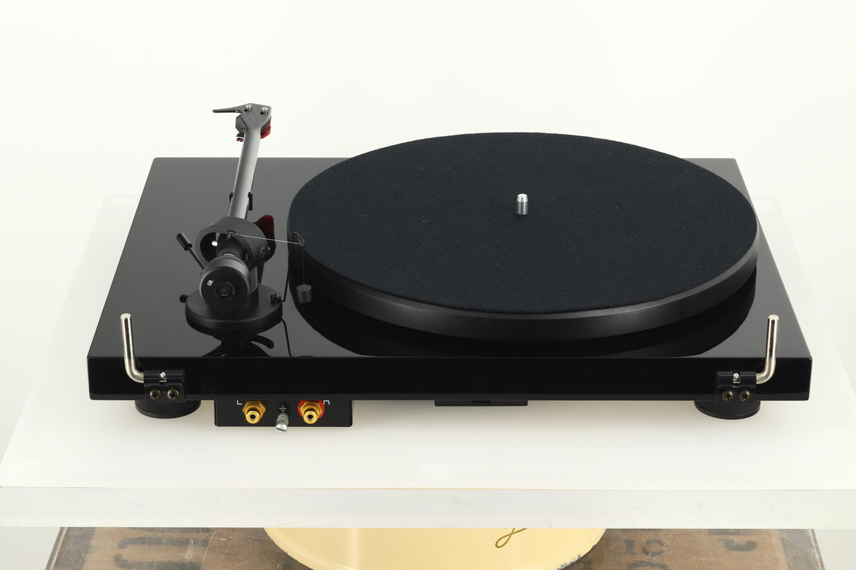 Pro-Ject Debut Carbon DC Turntable - Piano Black / Ortofon 2M Red Cartridge