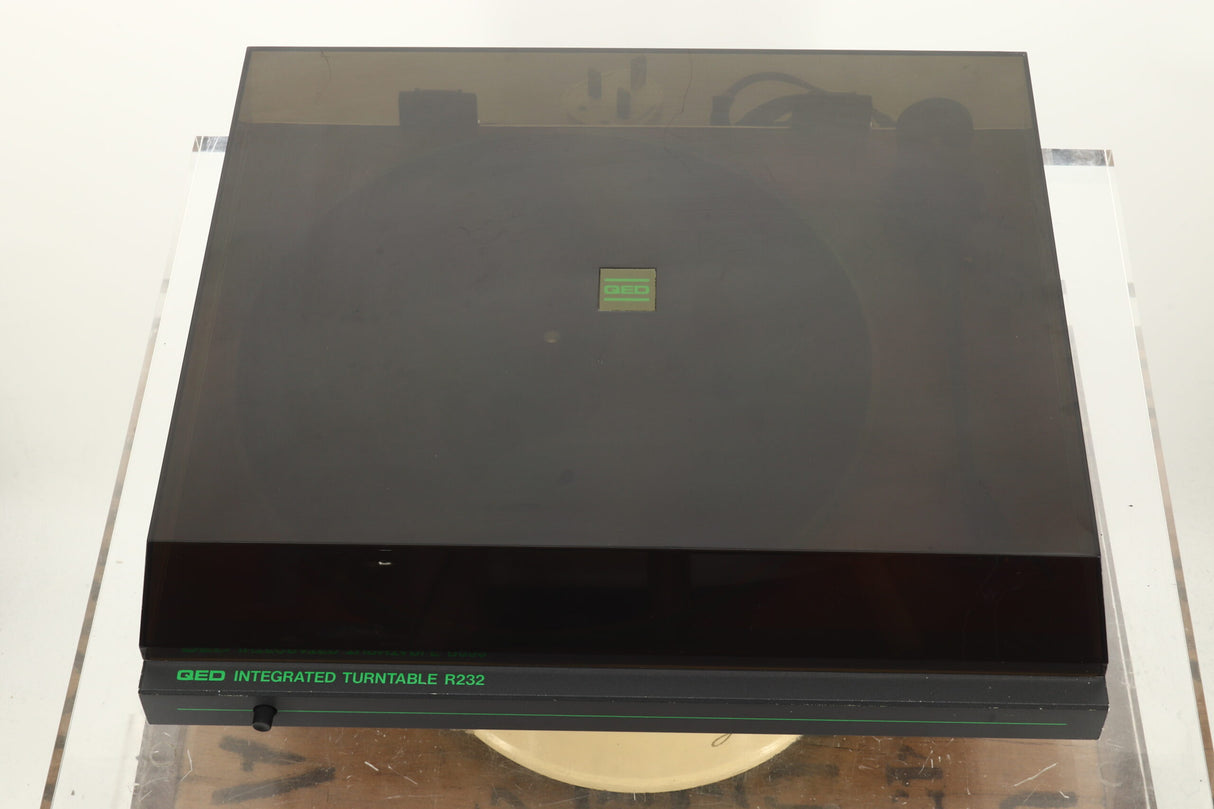 QED R232 Turntable