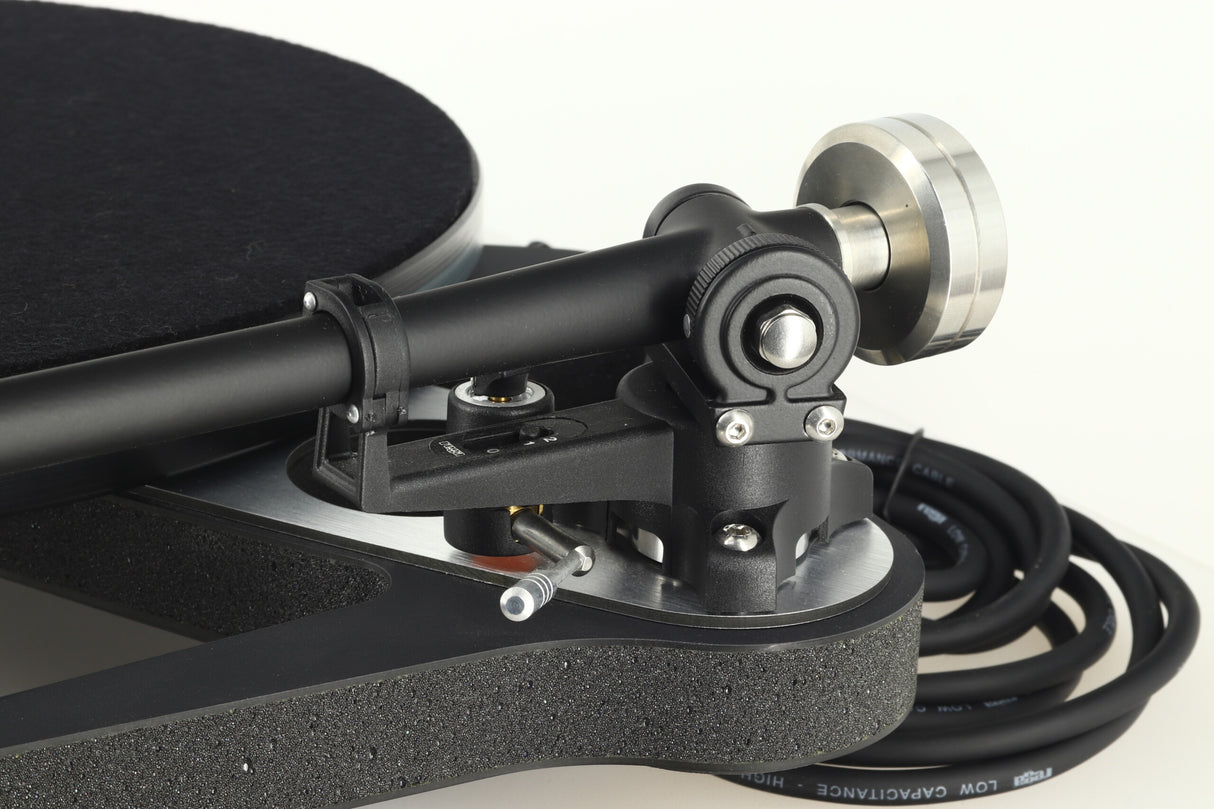 Rega Planar 8 Turntable / Apheta 3 MC Cartridge - Black