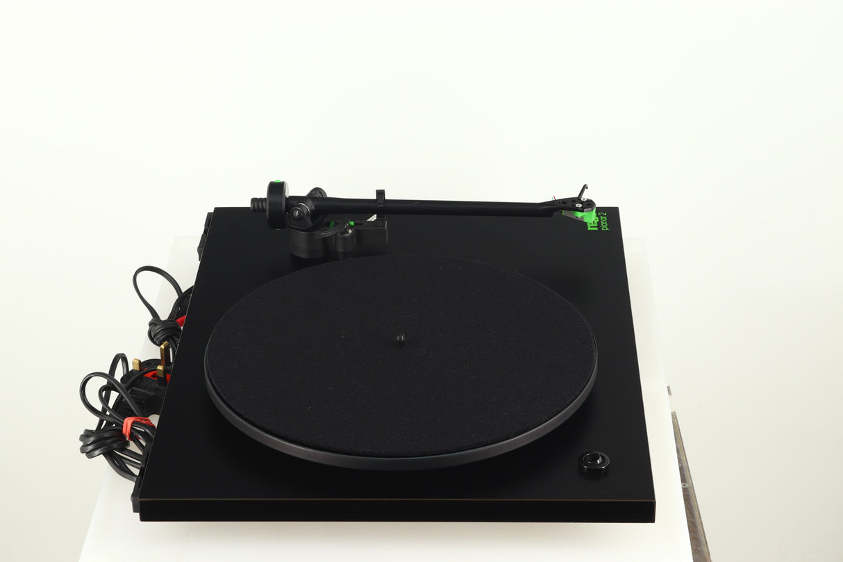 Rega Planar 2 Turntable / Bias Cartridge - Black