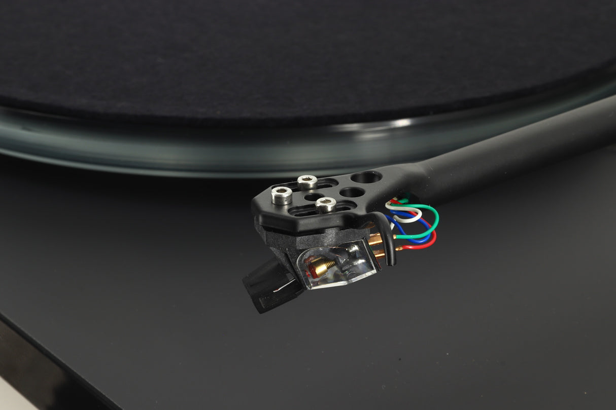 Rega Planar 6 Turntable / Ania Cartridge - Black