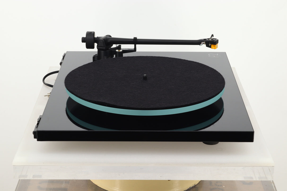 Rega Planar 2 Turntable / Nagaoka MP110 Cartridge - Gloss Black