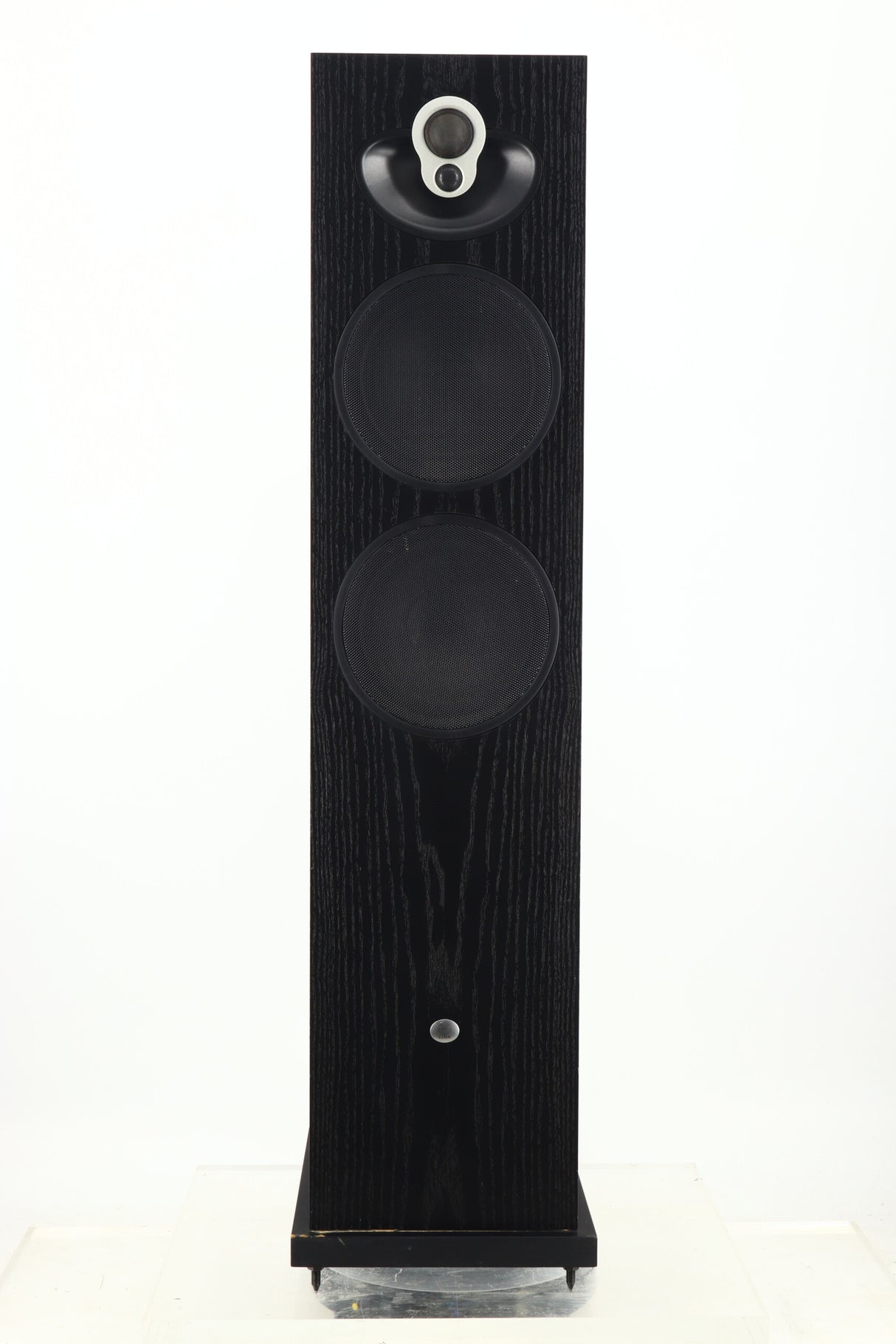 Linn Majik 140 Aktiv Floorstanding Speakers / Linn Majik 4100 Power Amplifiers - Black