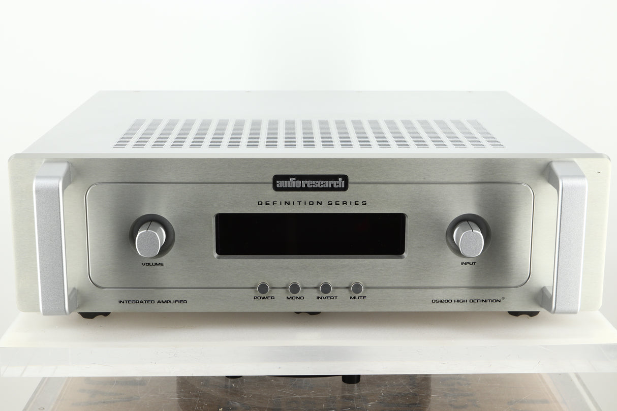 Front view of a used Audio Research DSi200 Integrated Amplifier in silver finish