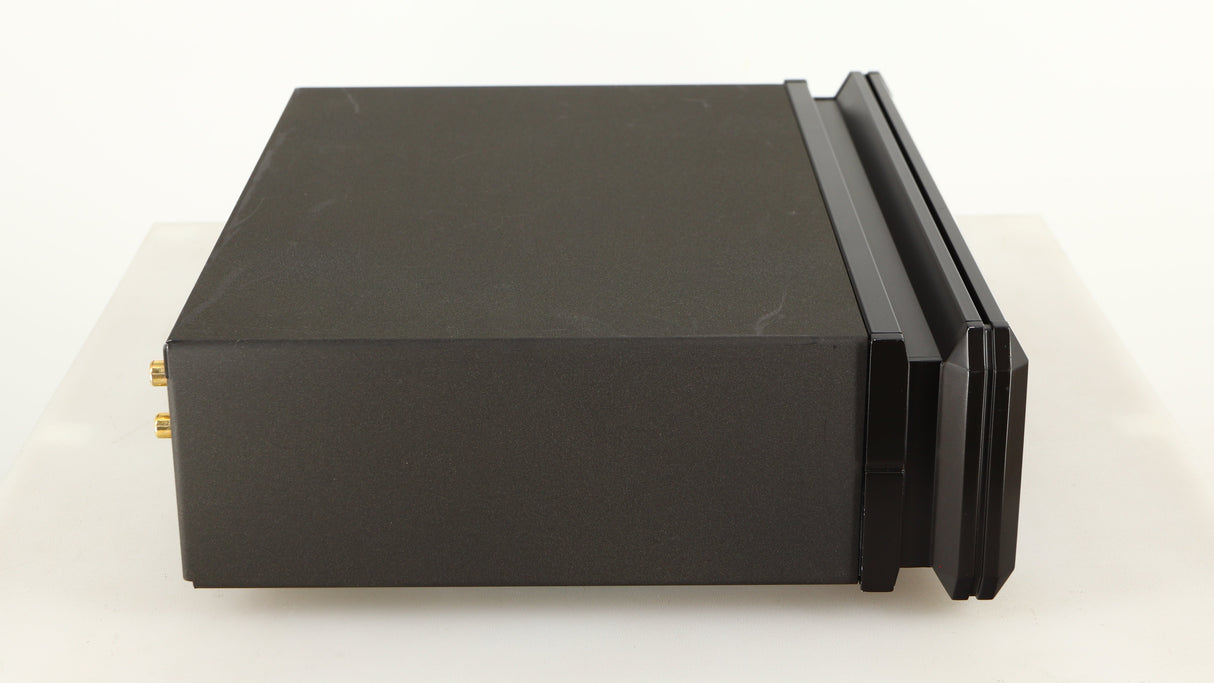 Left side view of a used AVI Laboratories S2000MC CD Player