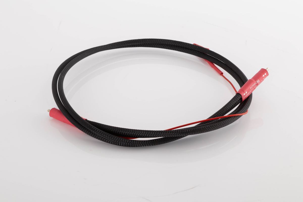 Side view of a used Chord Company Signature 1.0m RCA-RCA Interconnect with Earth