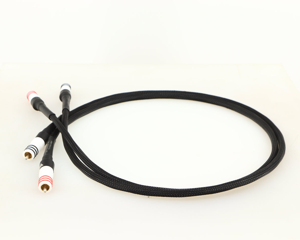 Right side view of a used Chord Signature Tuned Aray Interconnect Cable 1.0m RCA-RCA