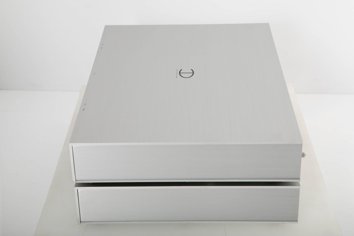 Side view of a Densen 275 Pre Amplifier with 2NRG PSU