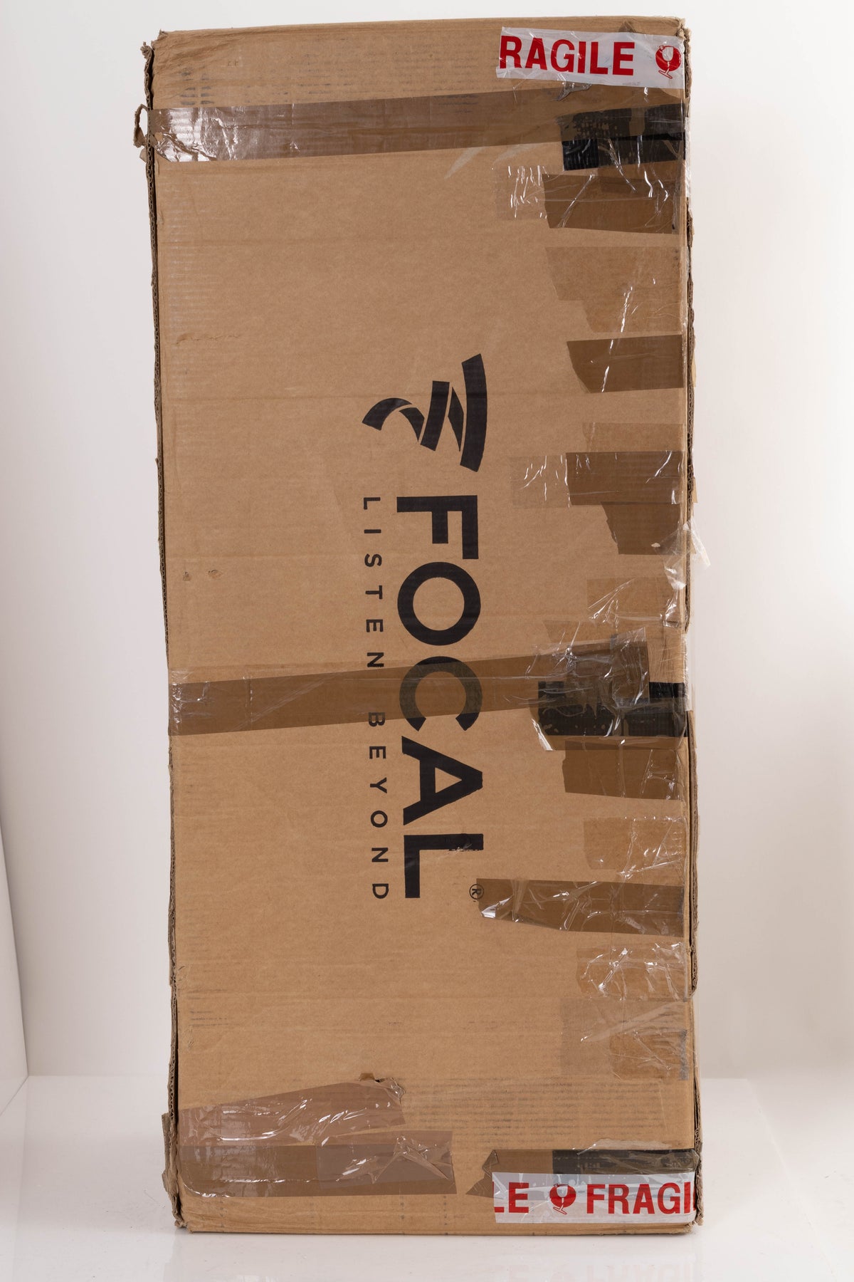 Box of a used Focal Chora 826 Floorstanding Speaker in Dark Wood