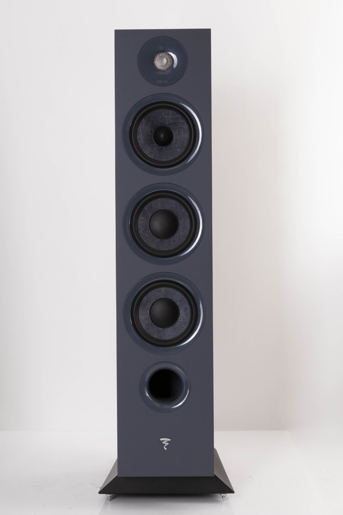 Front view of a used Focal Chora 826 Floorstanding Speaker in Dark Wood