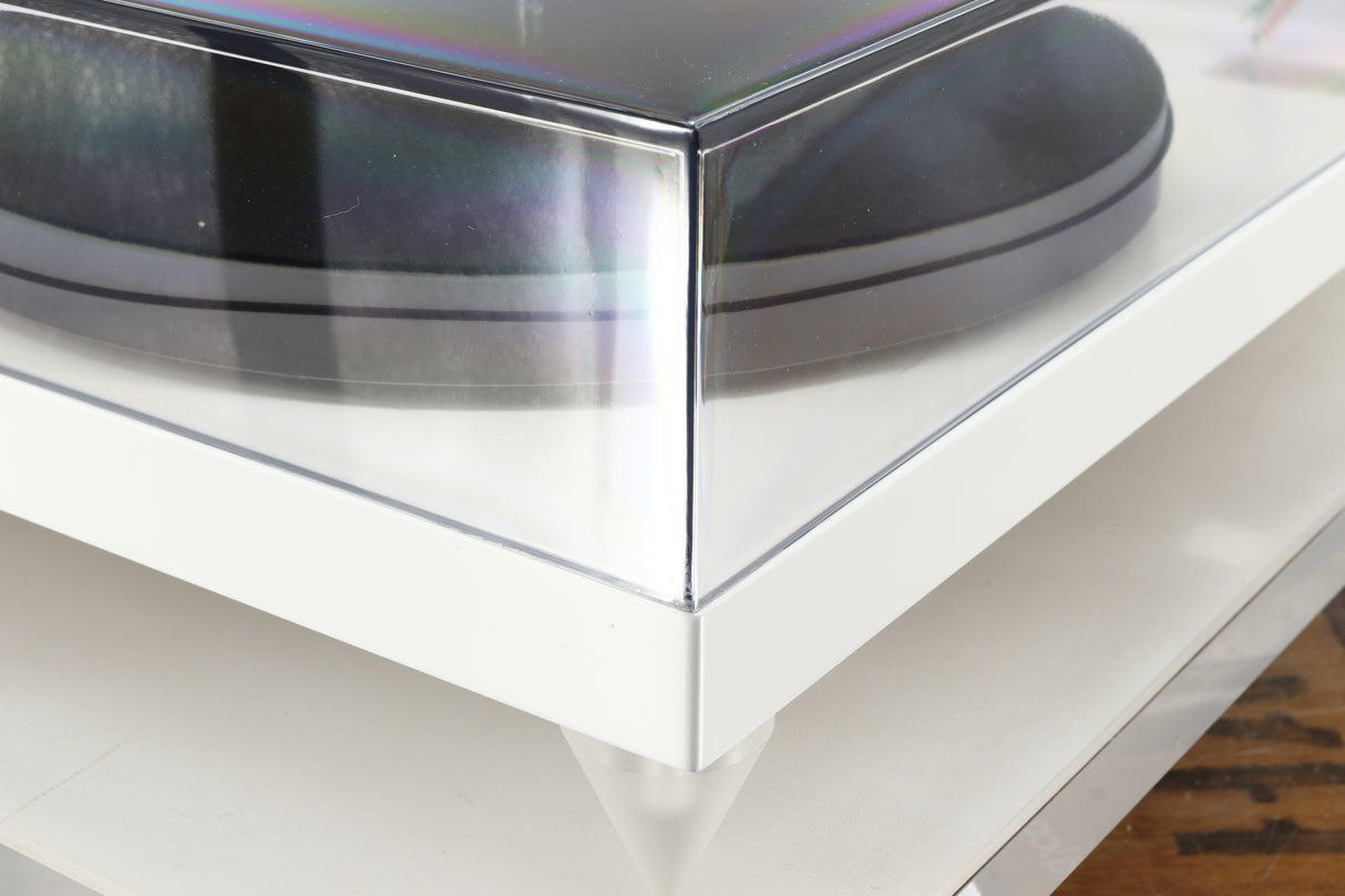 Front left corner of a used Gold Note Valore 425 Plus Turntable W/ Tonearm in a white finish