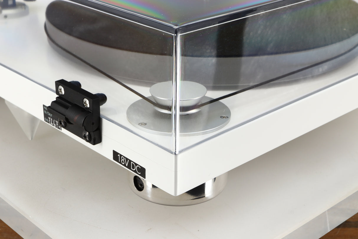 Rear left corner of a used Gold Note Valore 425 Plus Turntable W/ Tonearm in a white finish