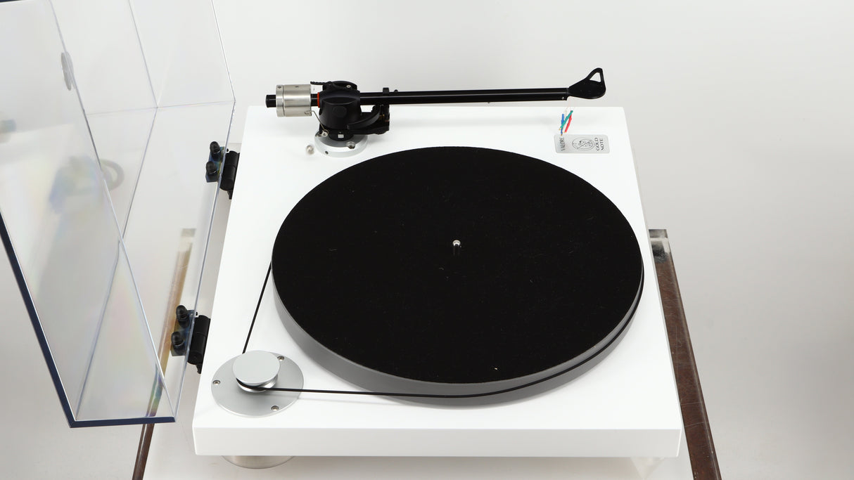 Left side view of a used Gold Note Valore 425 Plus Turntable W/ Tonearm in a white finish