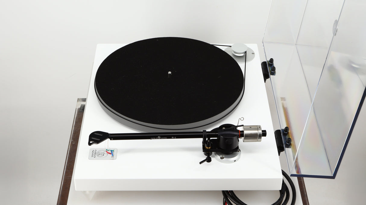 Right side view of a used Gold Note Valore 425 Plus Turntable W/ Tonearm in a white finish