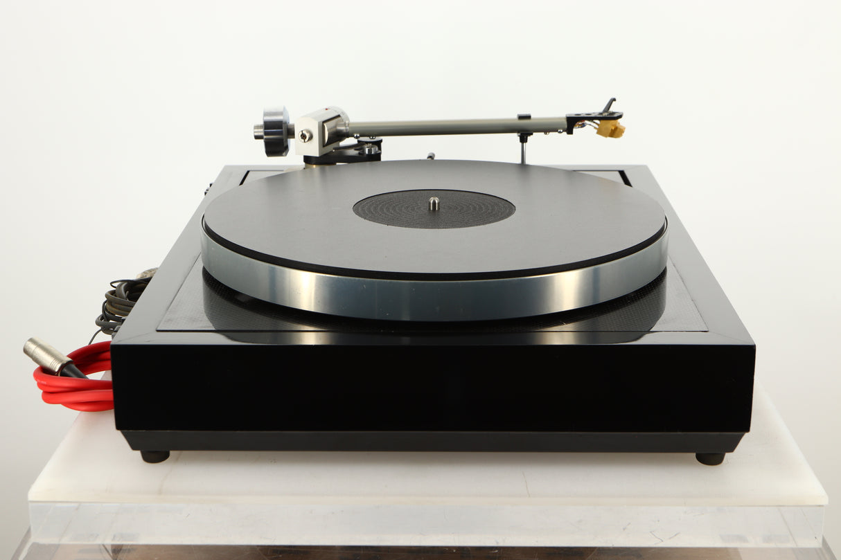Side view of a Linn LP12 Turntable in Black Gloss finish with Funk Firm Vector Link Upgrade, Ittok Tonearm, and Dynavector Karat D17D3 Cartridge