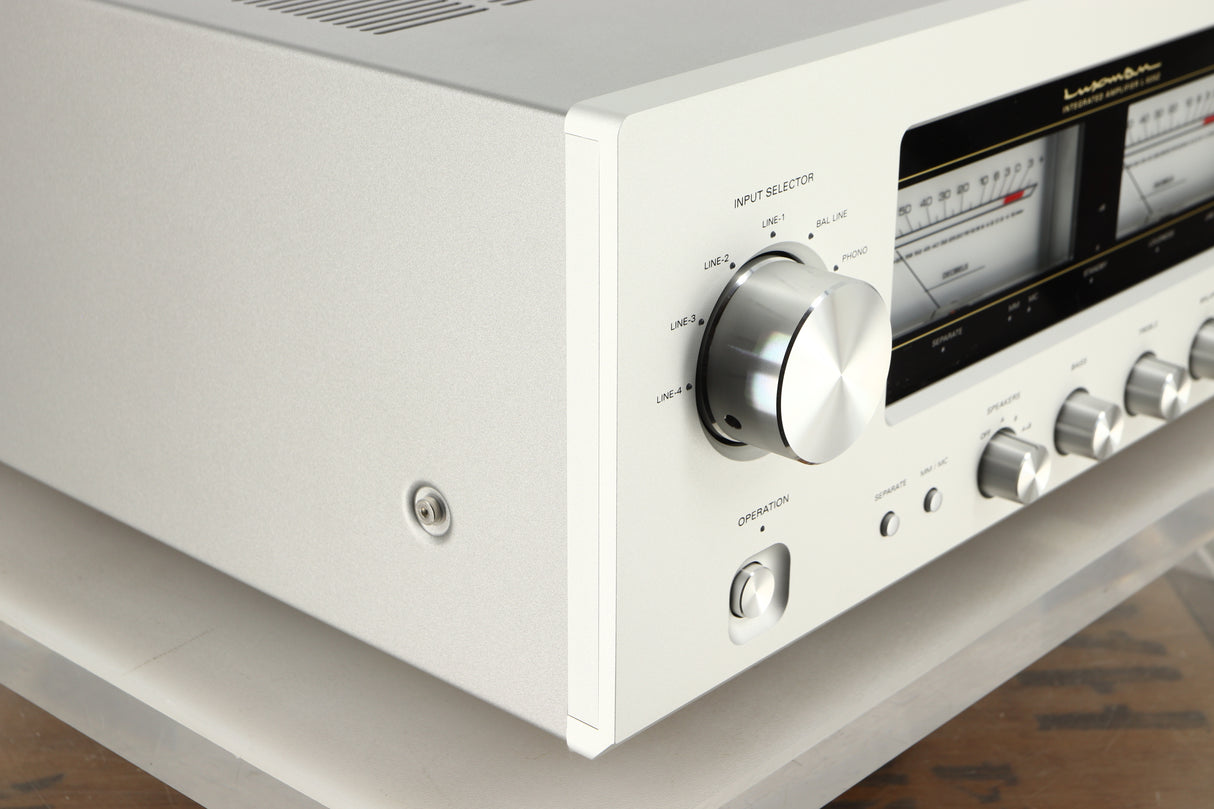 Front left corner view of a used Luxman 505z Integrated Amplifier