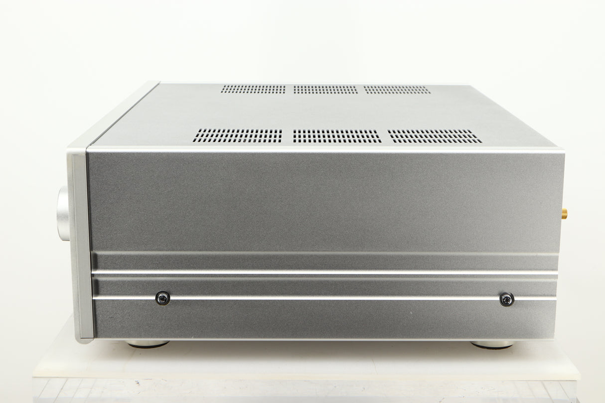 Side view of a used Luxman L-505u Integrated Amplifier